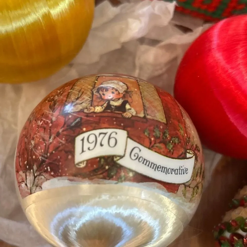 Lot of 7 vintage Christmas 1970s ornaments gold red green sequins